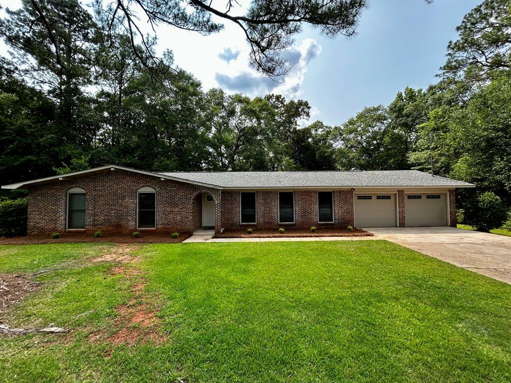 Property Photo:  1002 Monterey Ct.  AL 36303 