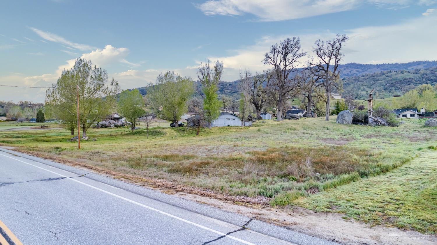 Property Photo:  29021 N Lower Valley Rd Road  CA 93561 