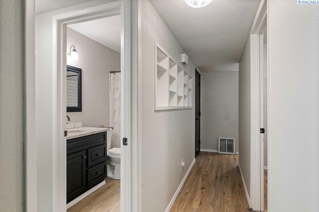Property Photo: 2913 W John Day Ave D102 WA 99336