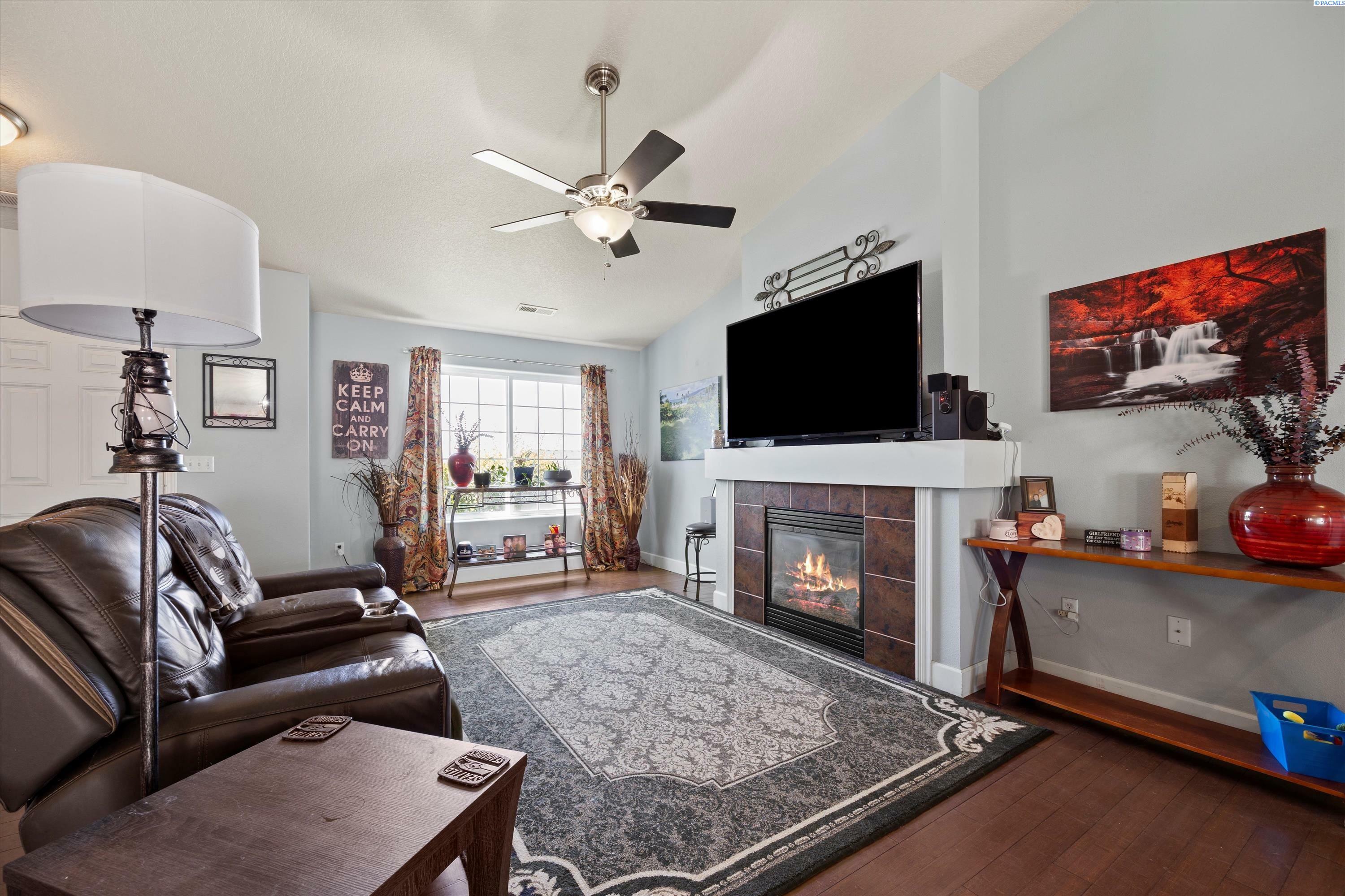 Property Photo: 5809 Thistledown Dr WA 99301