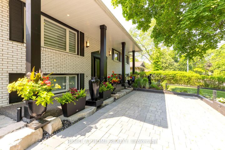 Property Photo:  212 Lockhart Drive  ON L2T 1X1 