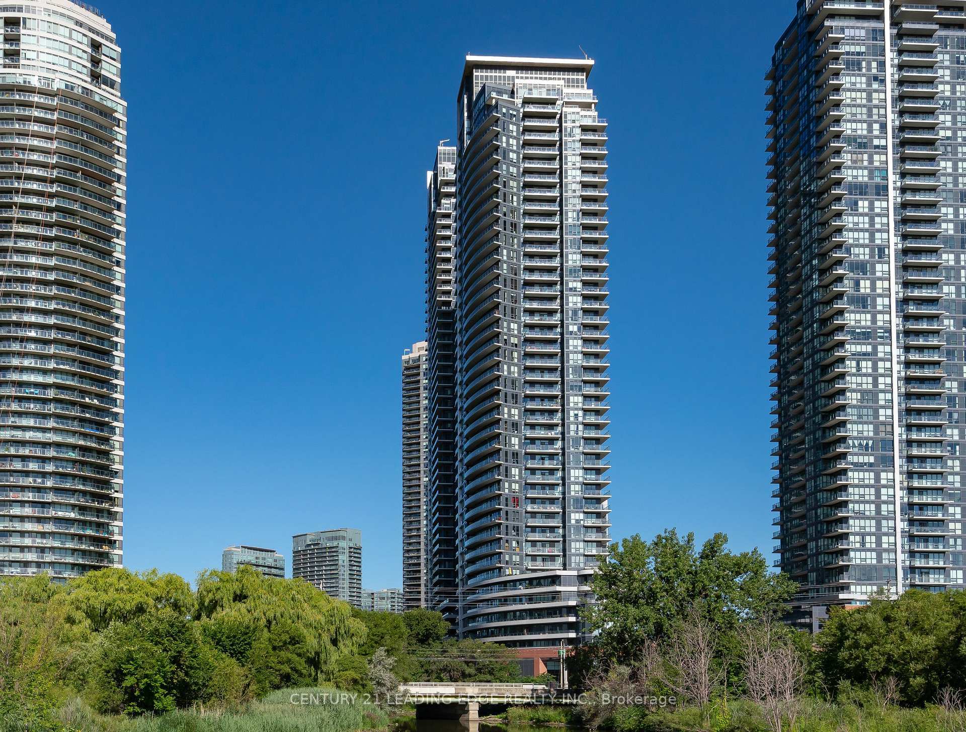 Property Photo: 2212 Lakeshore Boulevard W 811 ON M8V 0C2
