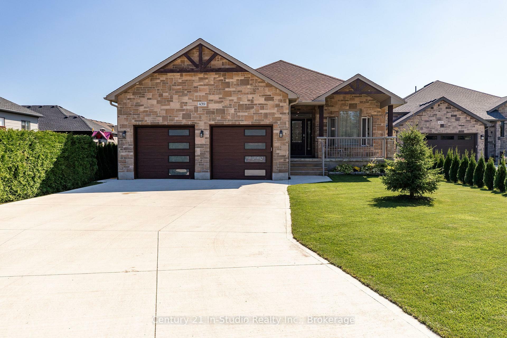 Property Photo: 439 Ridge Street ON N0H 2C1