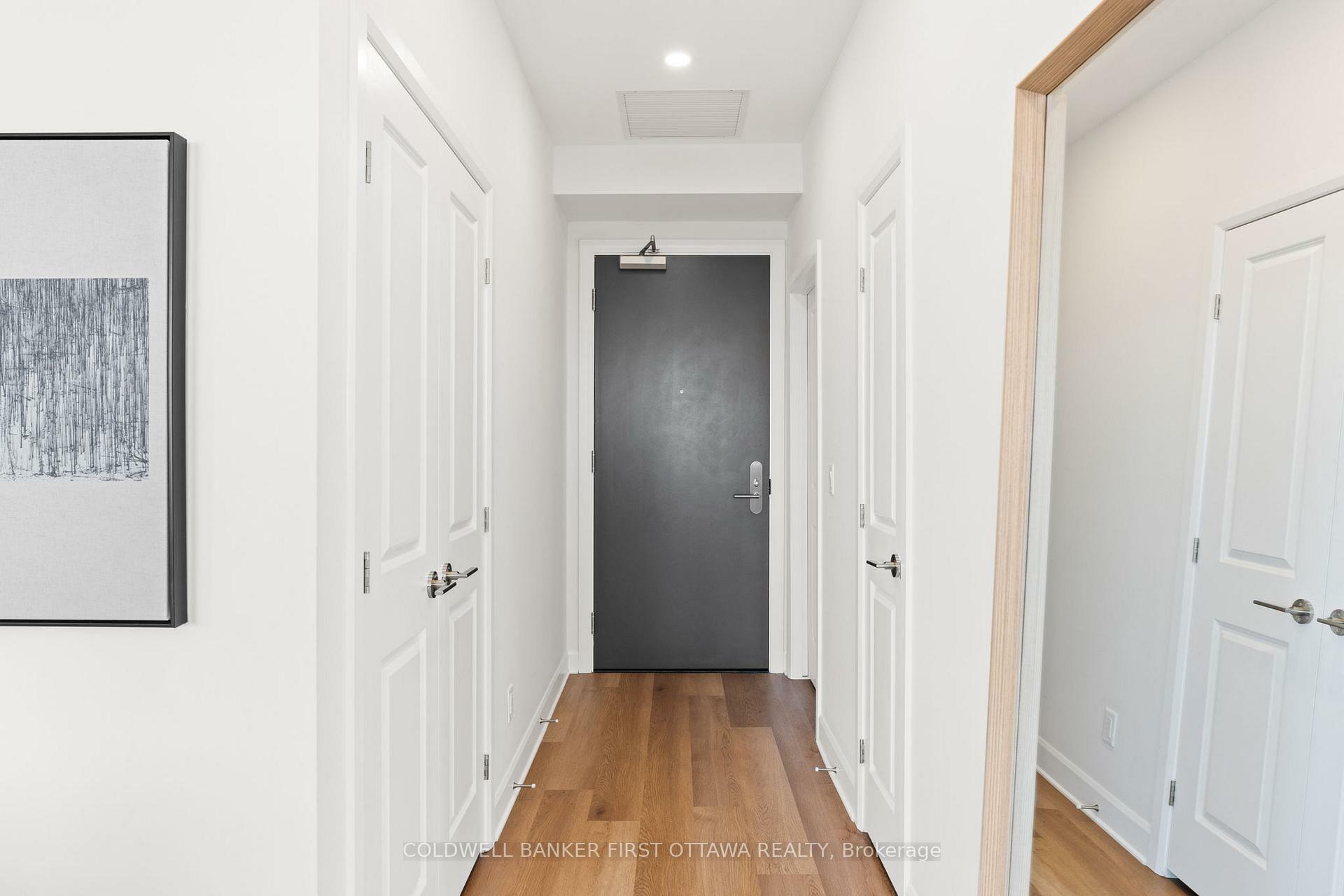 Property Photo:  520 Pimiwidon Street 206  ON K1K 5B4 