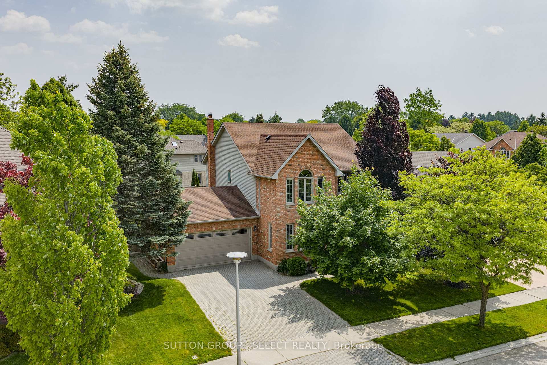 Property Photo: 6 Bassenthwaite Crescent ON N6G 4V5