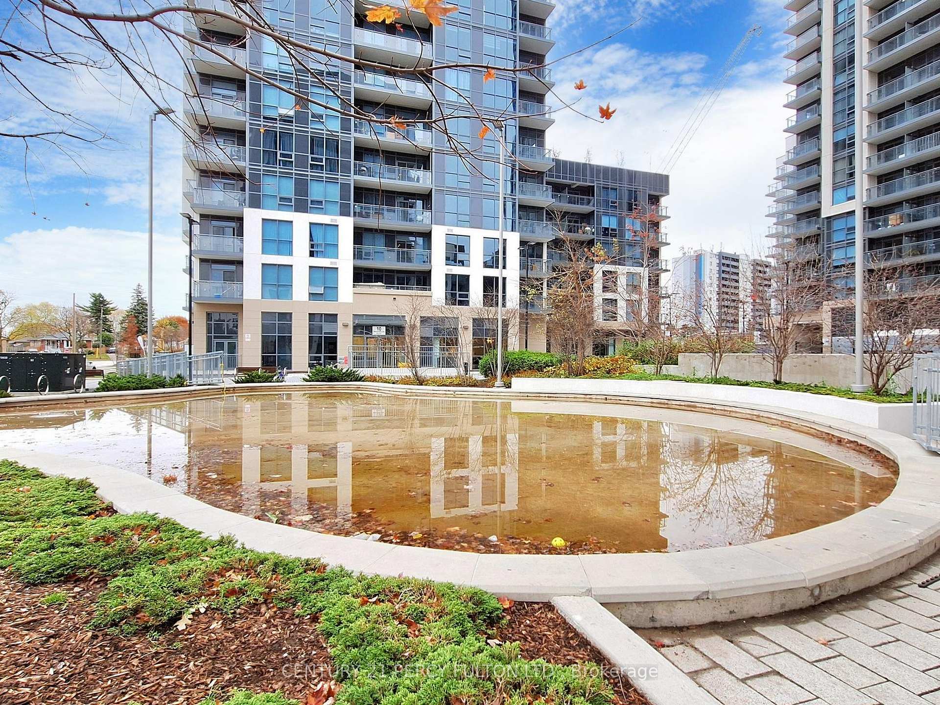 Property Photo: 10 Meadowglen Place Lph 01 ON M1G 0A8
