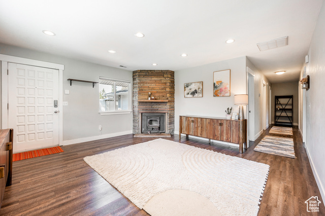 Property Photo: 807 E La Dore Dr UT 84107
