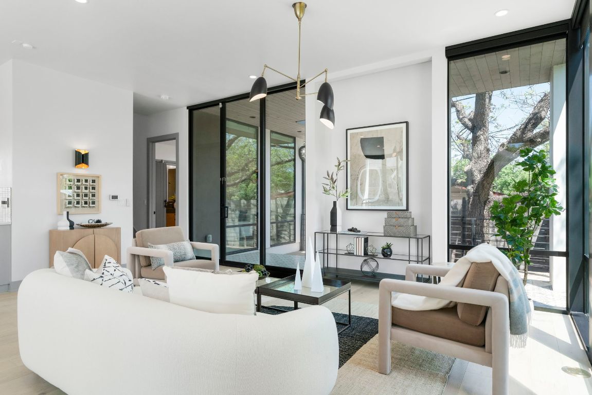 Property Photo: 2402 S 3rd Street A TX 78704