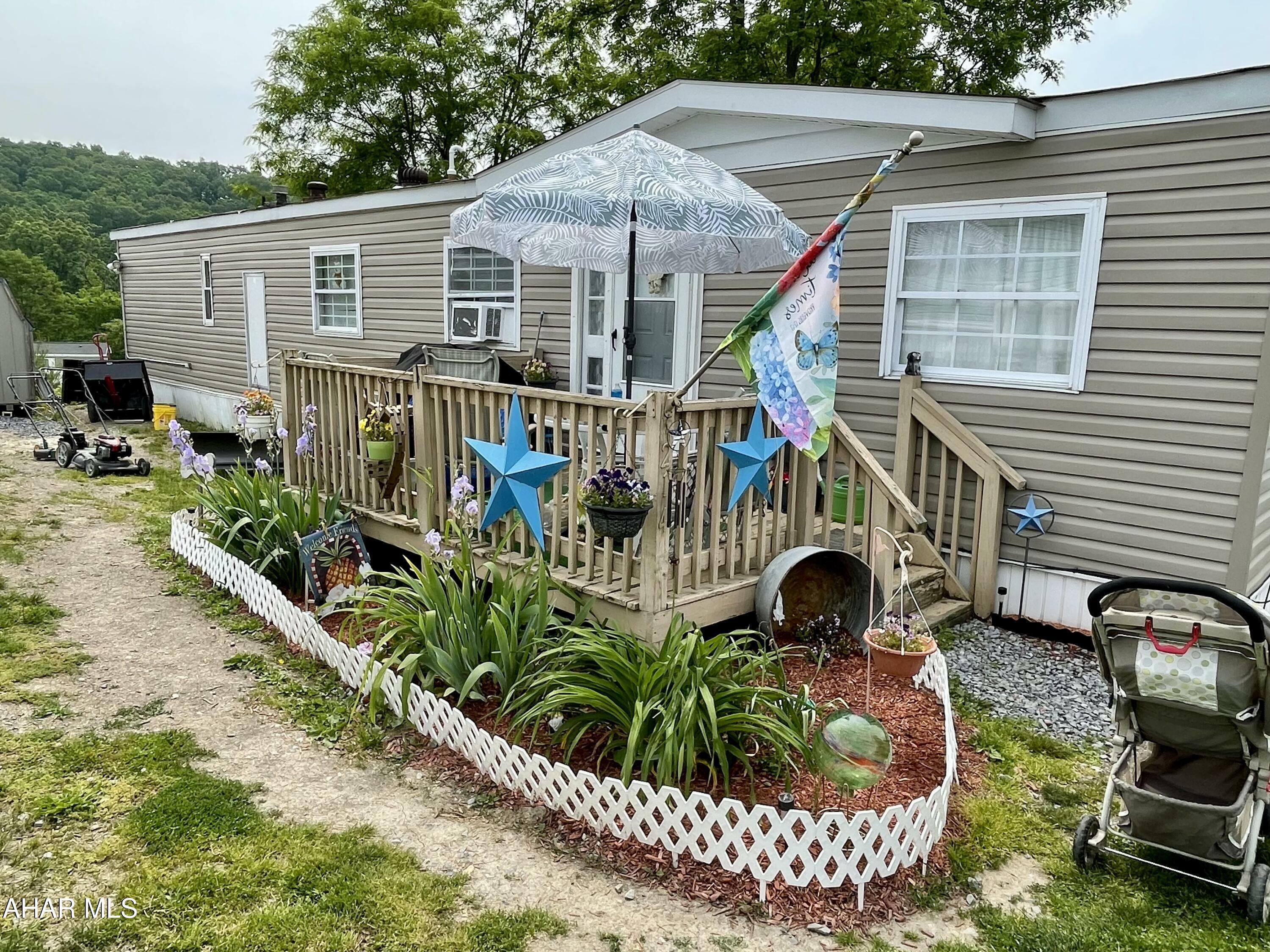 Property Photo: 214 Hickory Street PA 15554
