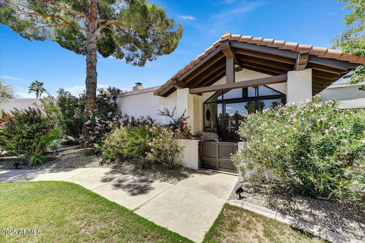 Property Photo: 10157 E San Salvador Drive AZ 85258