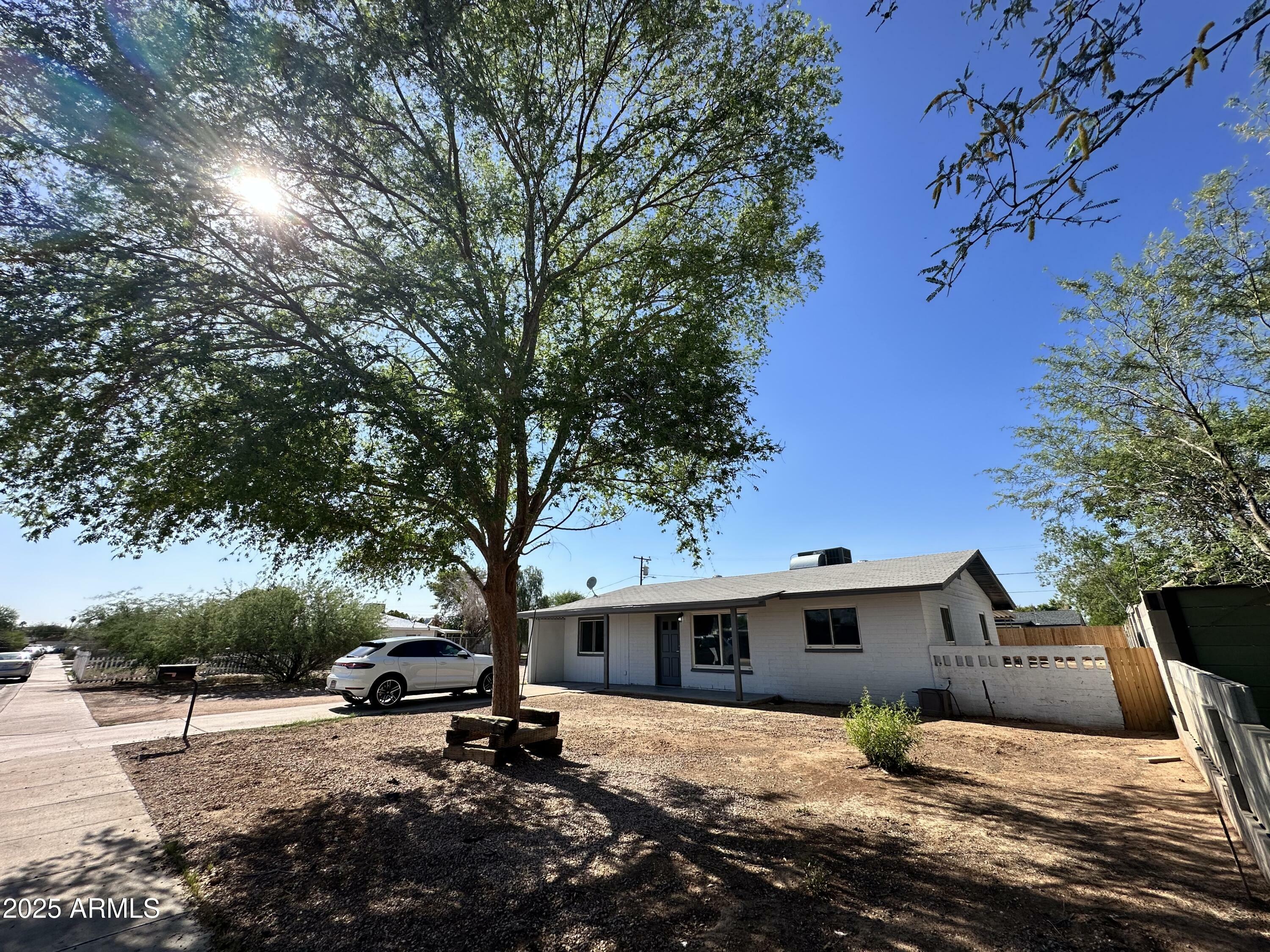Property Photo: 1214 E Henry Street AZ 85288