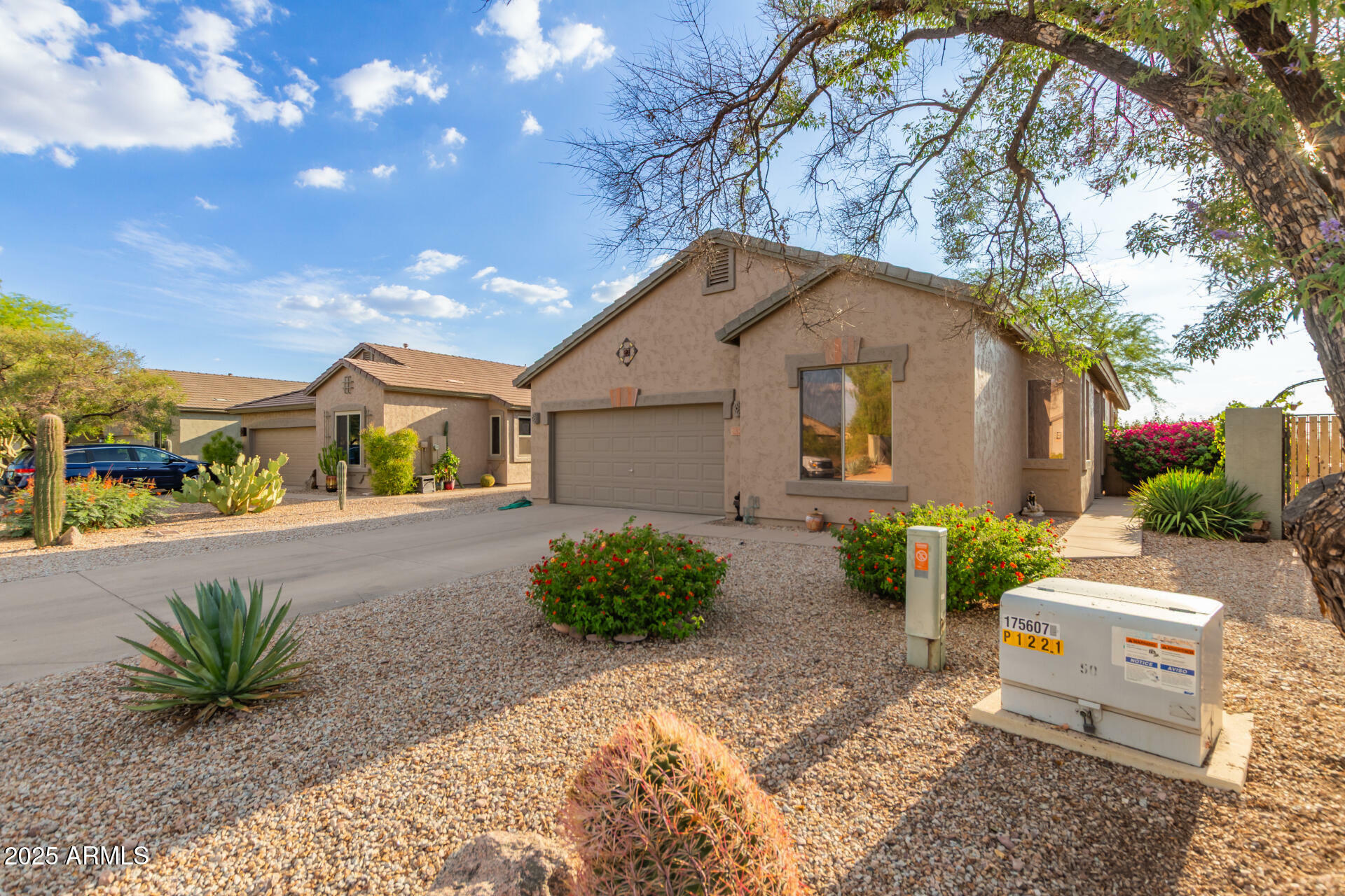 Property Photo: 6520 E Hacienda La Noria Lane AZ 85118