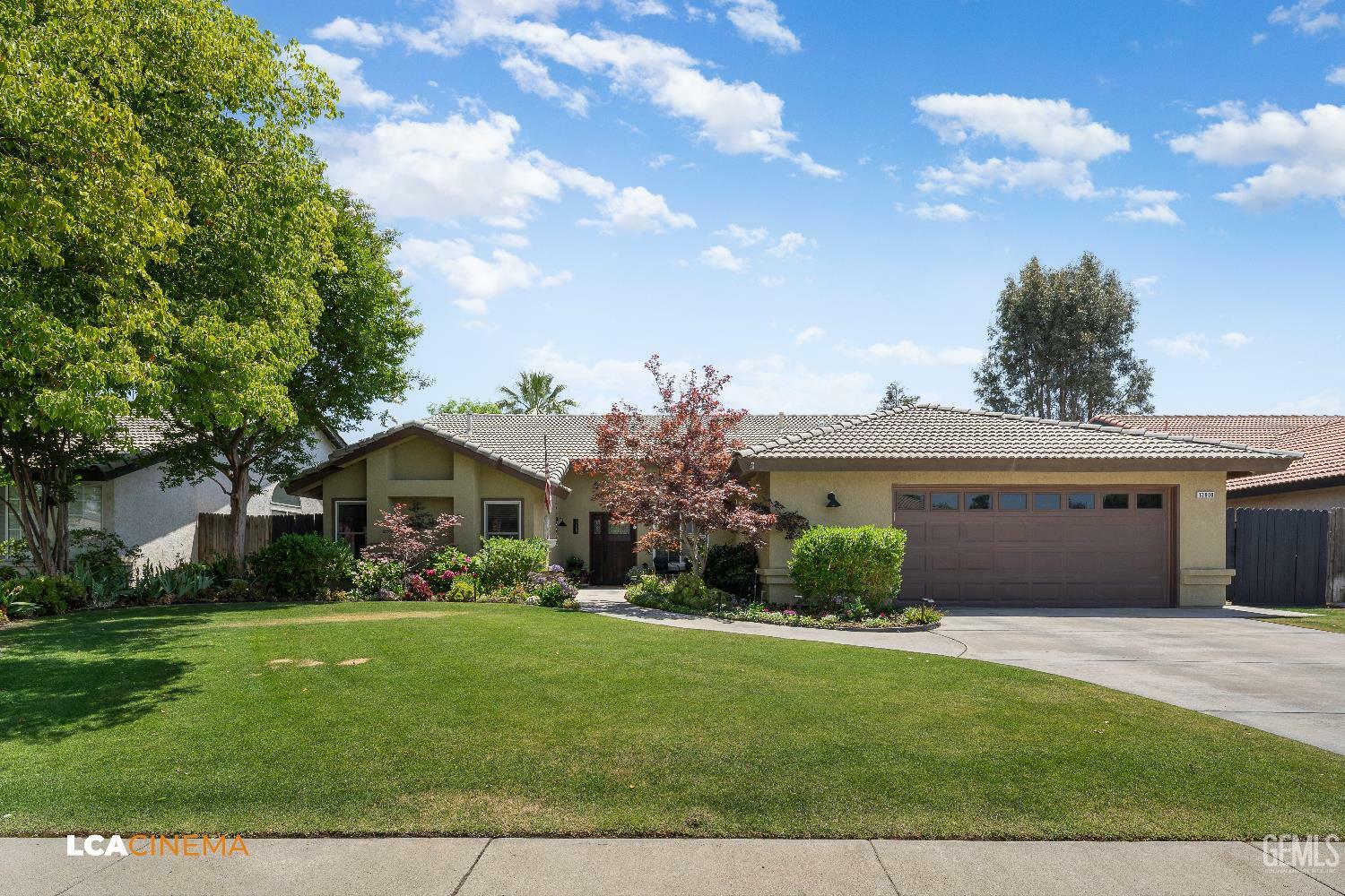 Property Photo: 13909 Las Entradas CA 93314