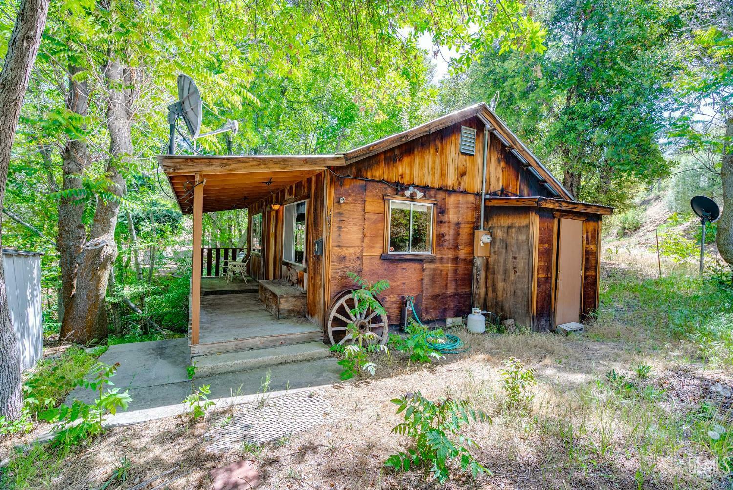 Property Photo: 1071 Eugene St CA 93268