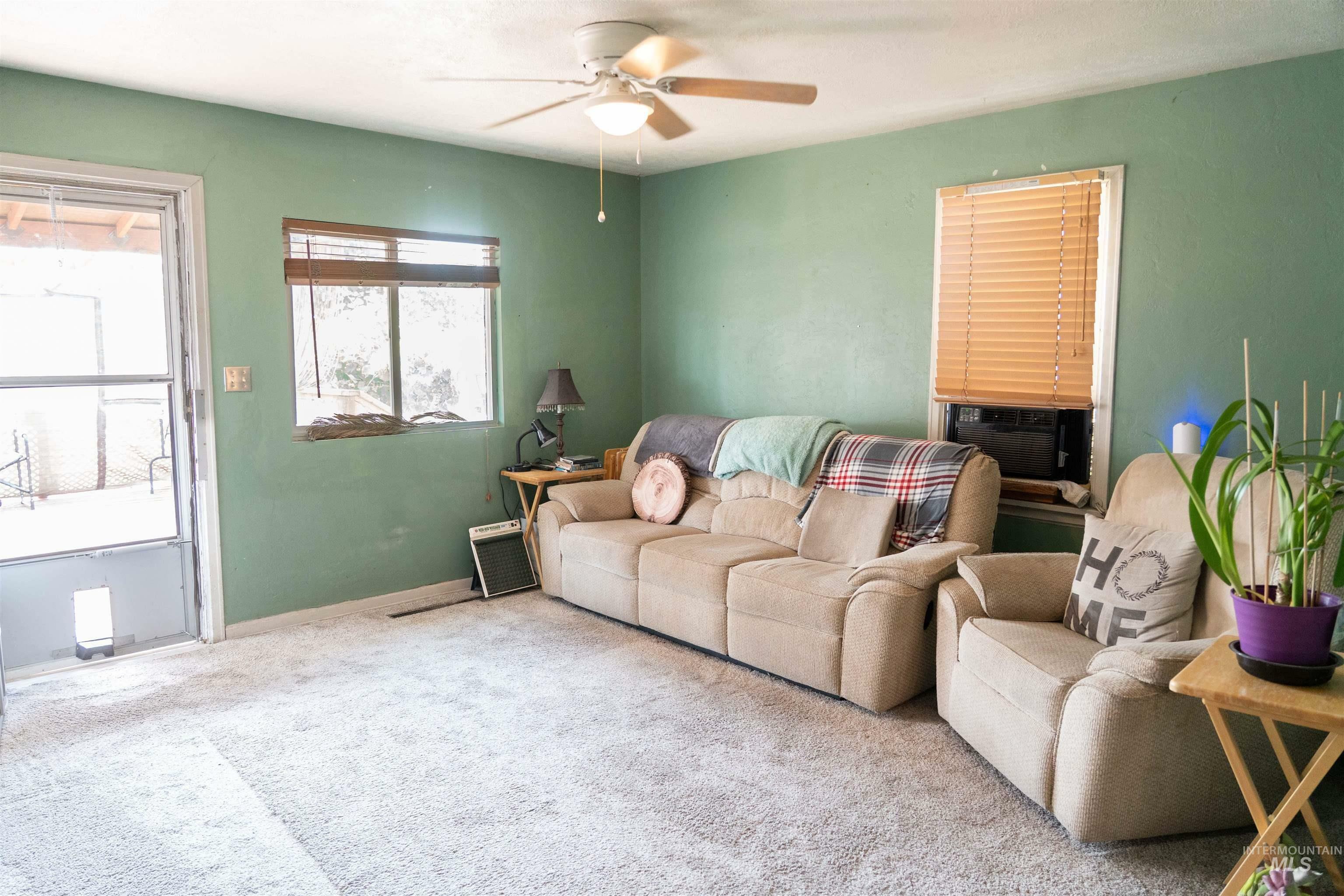 Property Photo:  224 S Fern St  ID 83686-5222 