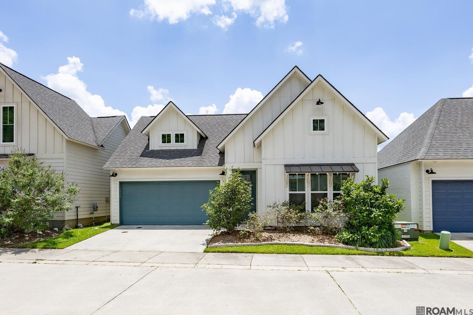 Property Photo: 9016 Stonecroft Ave LA 70810