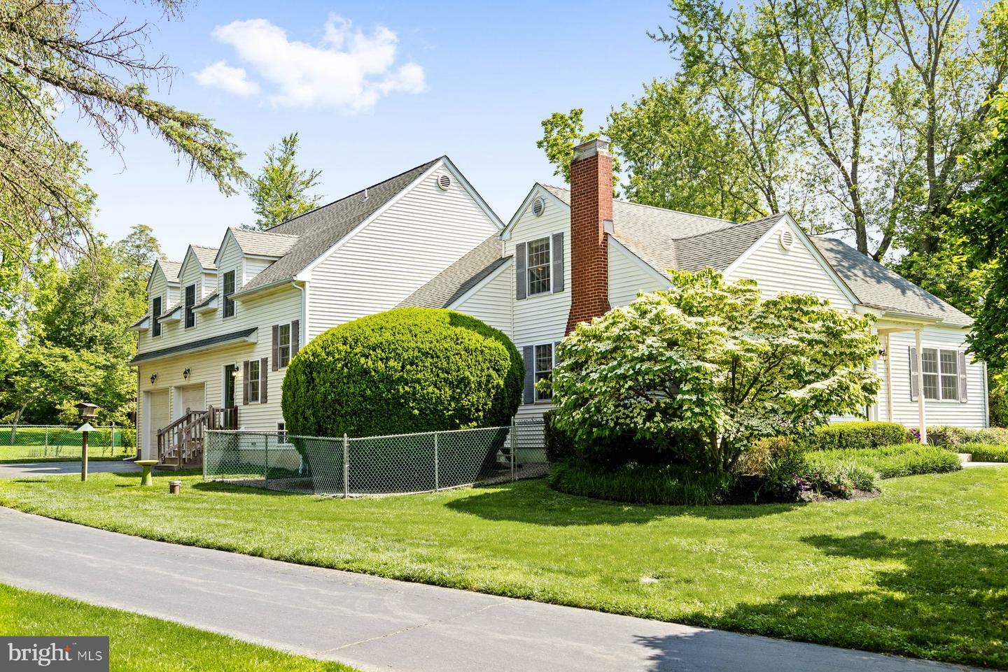25 Orchard Avenue  Pennington NJ 08534 photo