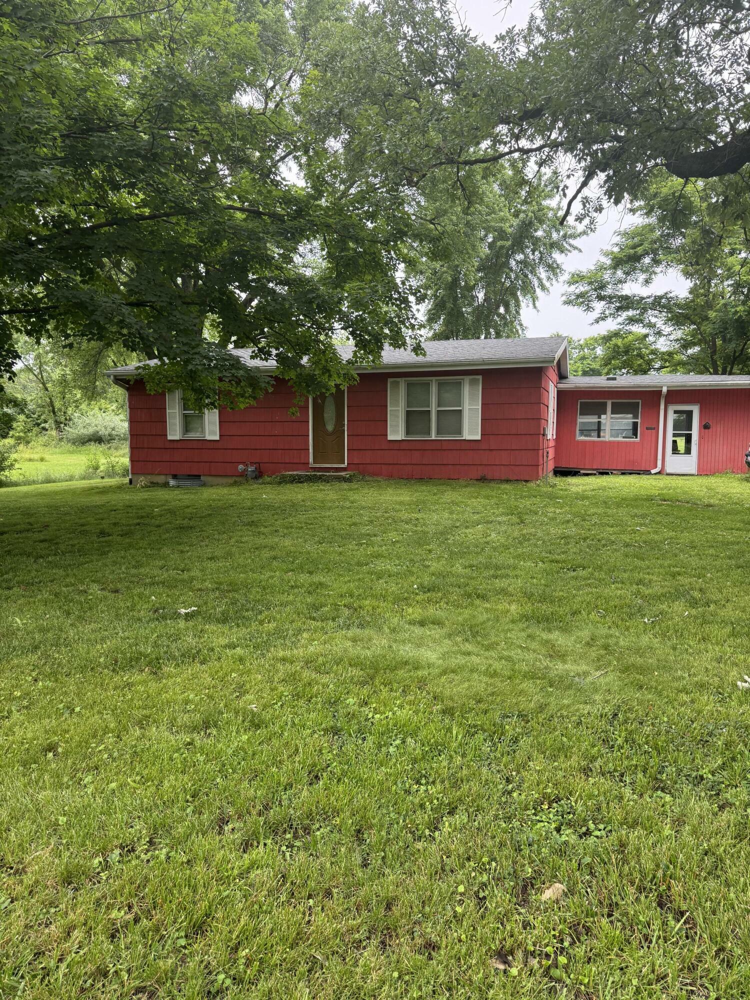 Property Photo: 749 E Brown School Rd MO 65202
