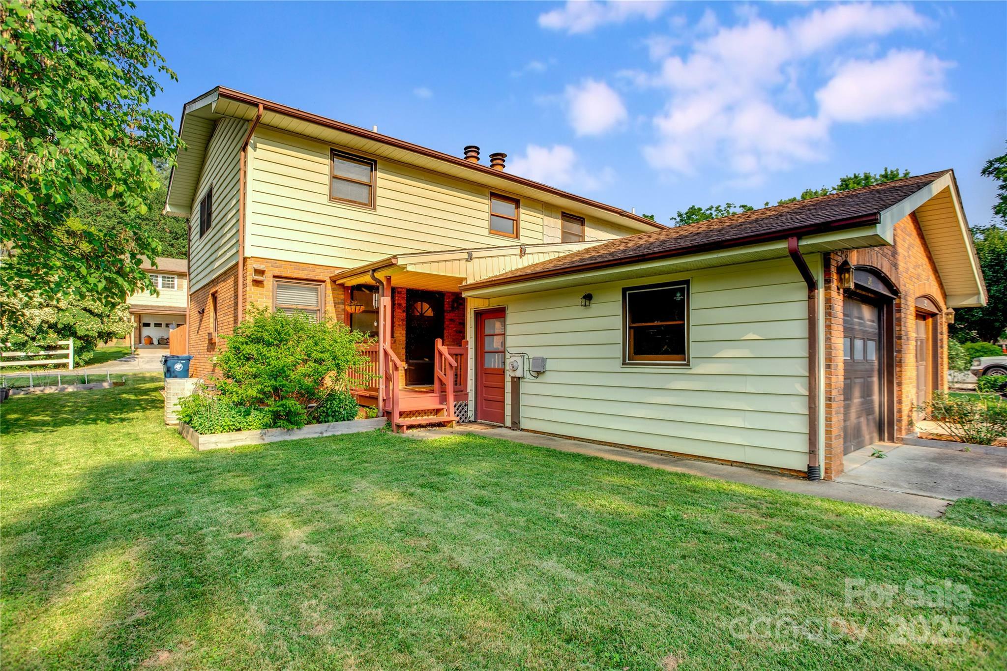Property Photo: 26 Pebblebrook Street NC 28721