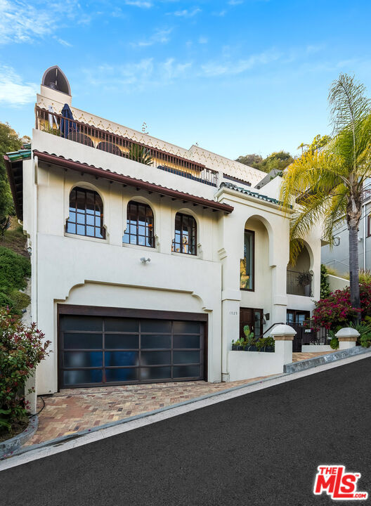 Property Photo:  1925 Curson Pl  CA 90046 