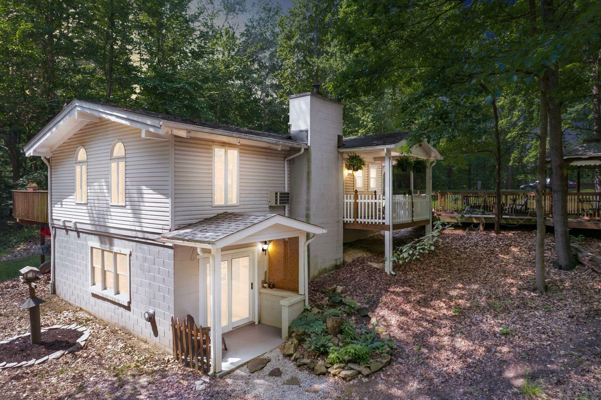 Property Photo: 831 Kickapoo Court OH 43107