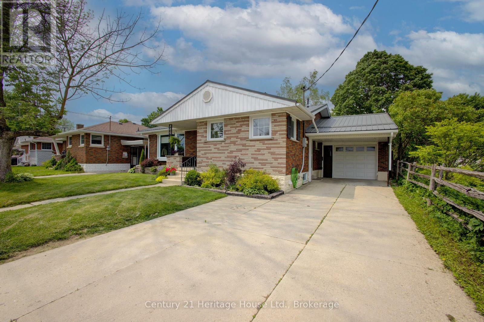 Property Photo:  376 Lambton Street East  ON N0G 1R0 