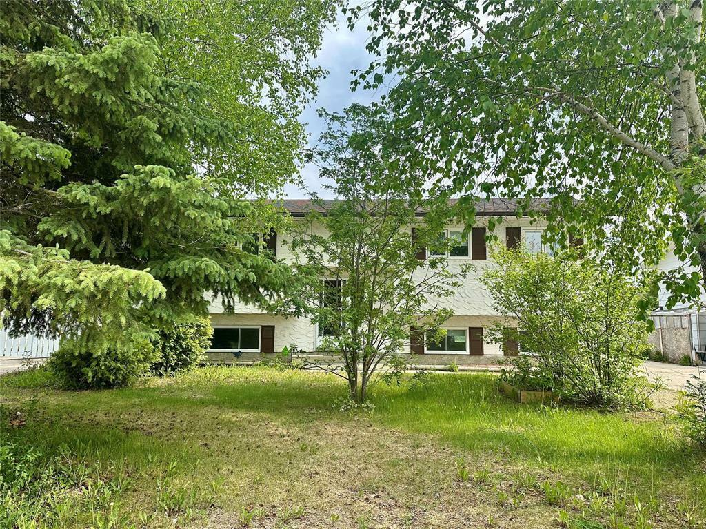 Property Photo: 20 Waller Crescent MB R9A 1T1