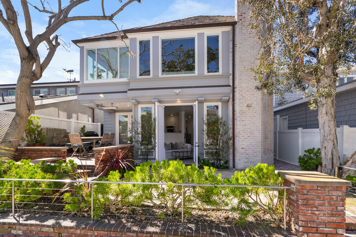 Property Photo: 2117 Miramar Drive CA 92661