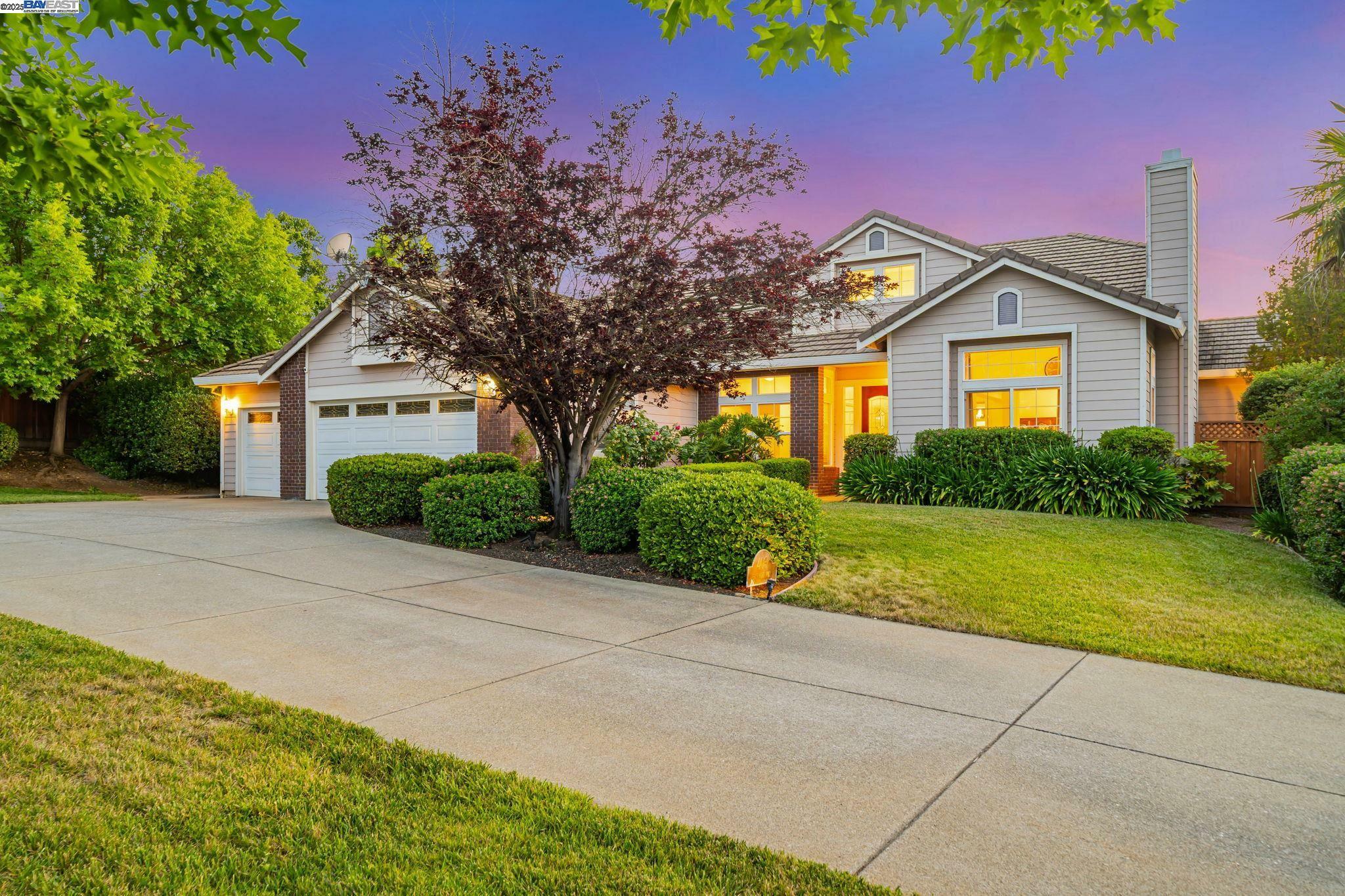 Property Photo: 403 403 Elsinore Way CA 94550