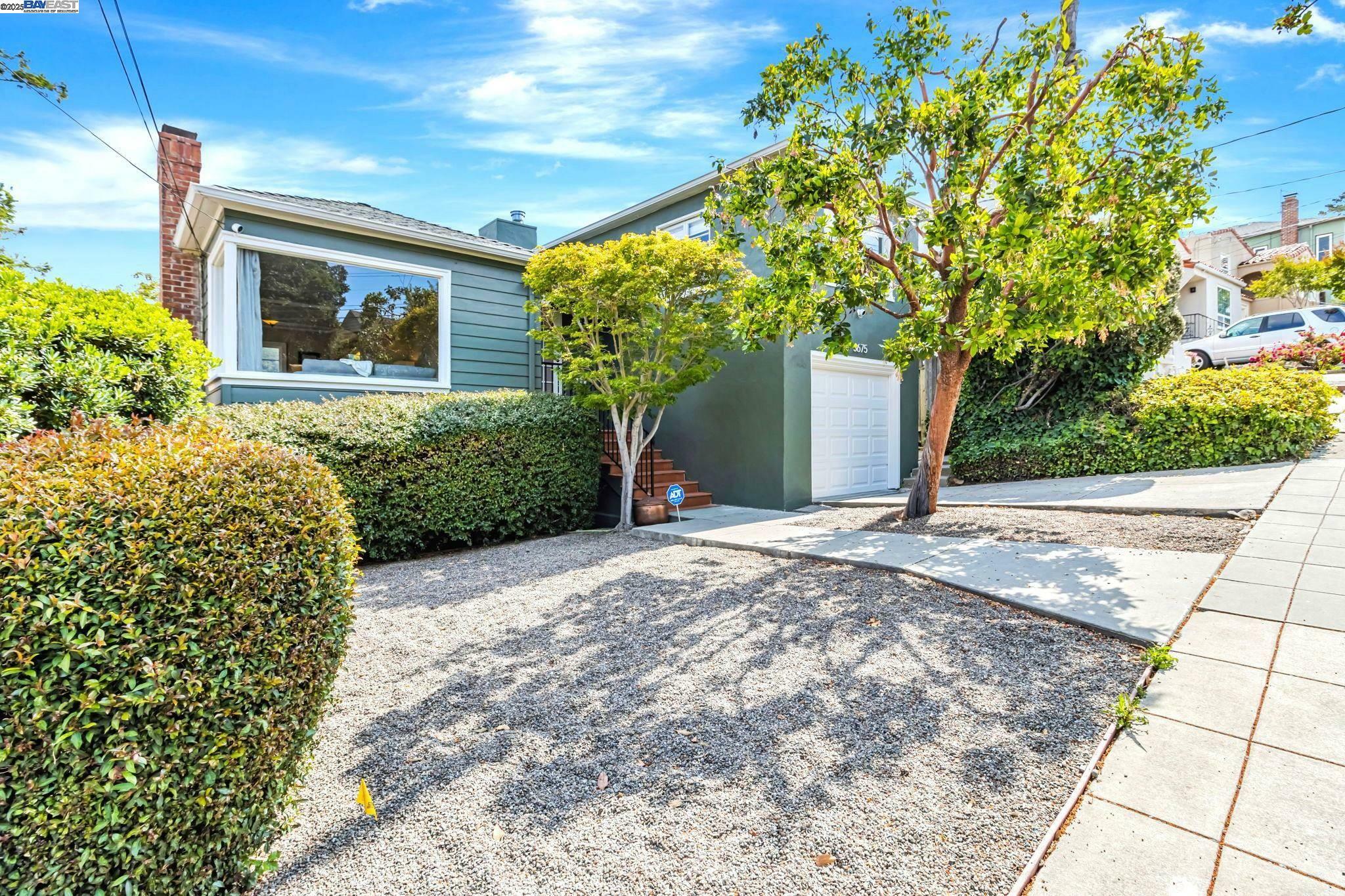 Property Photo:  3675 Delmont Ave  CA 94605 