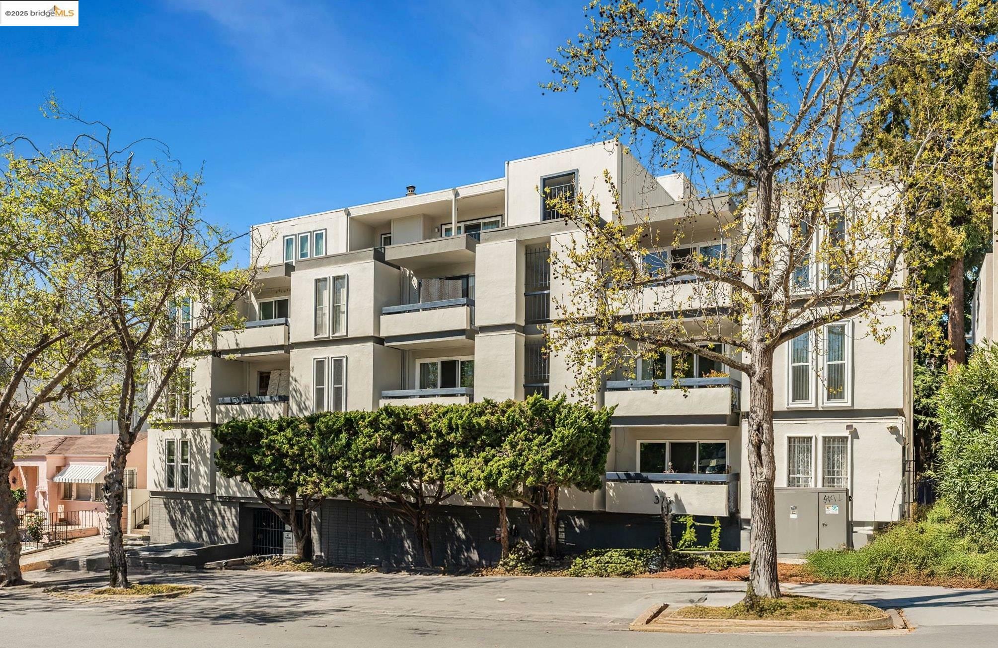 Property Photo: 375 Jayne Avenue 106 CA 94610