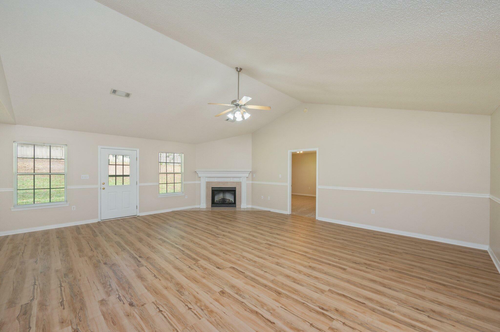 Property Photo: 407 Tobago Court FL 32536