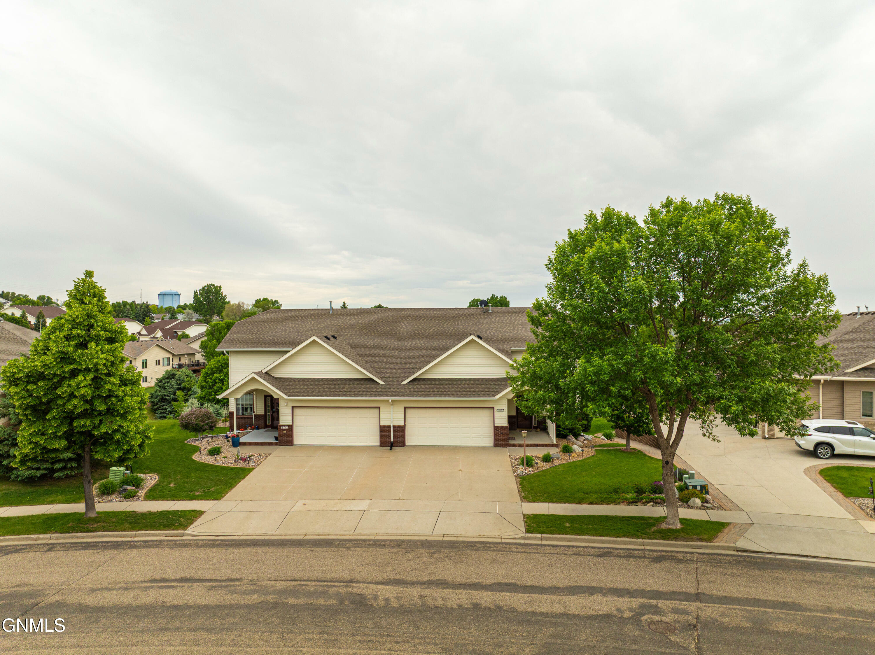 Property Photo: 3337 Thunderbird Lane ND 58503