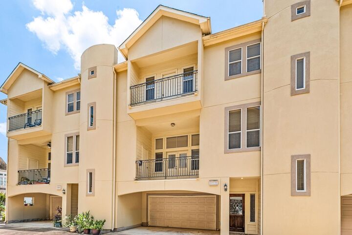 Property Photo: 1333 W 21st Street B TX 77008