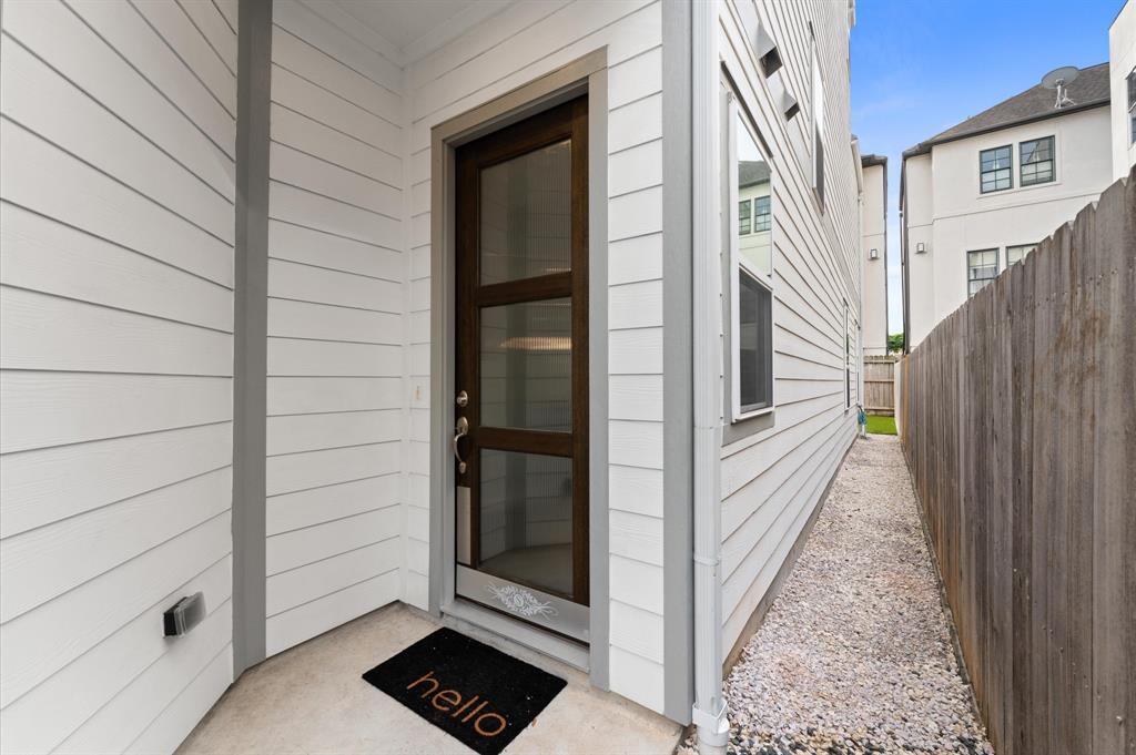 Property Photo:  1511B Crockett Street  TX 77007 