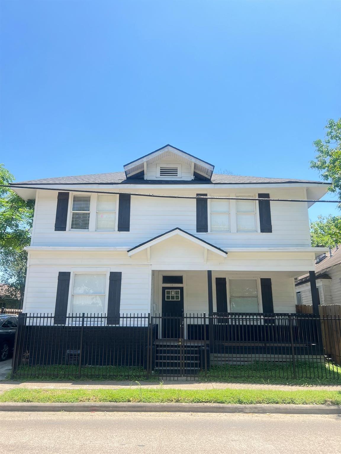 Property Photo: 203 S Lockwood Drive TX 77011