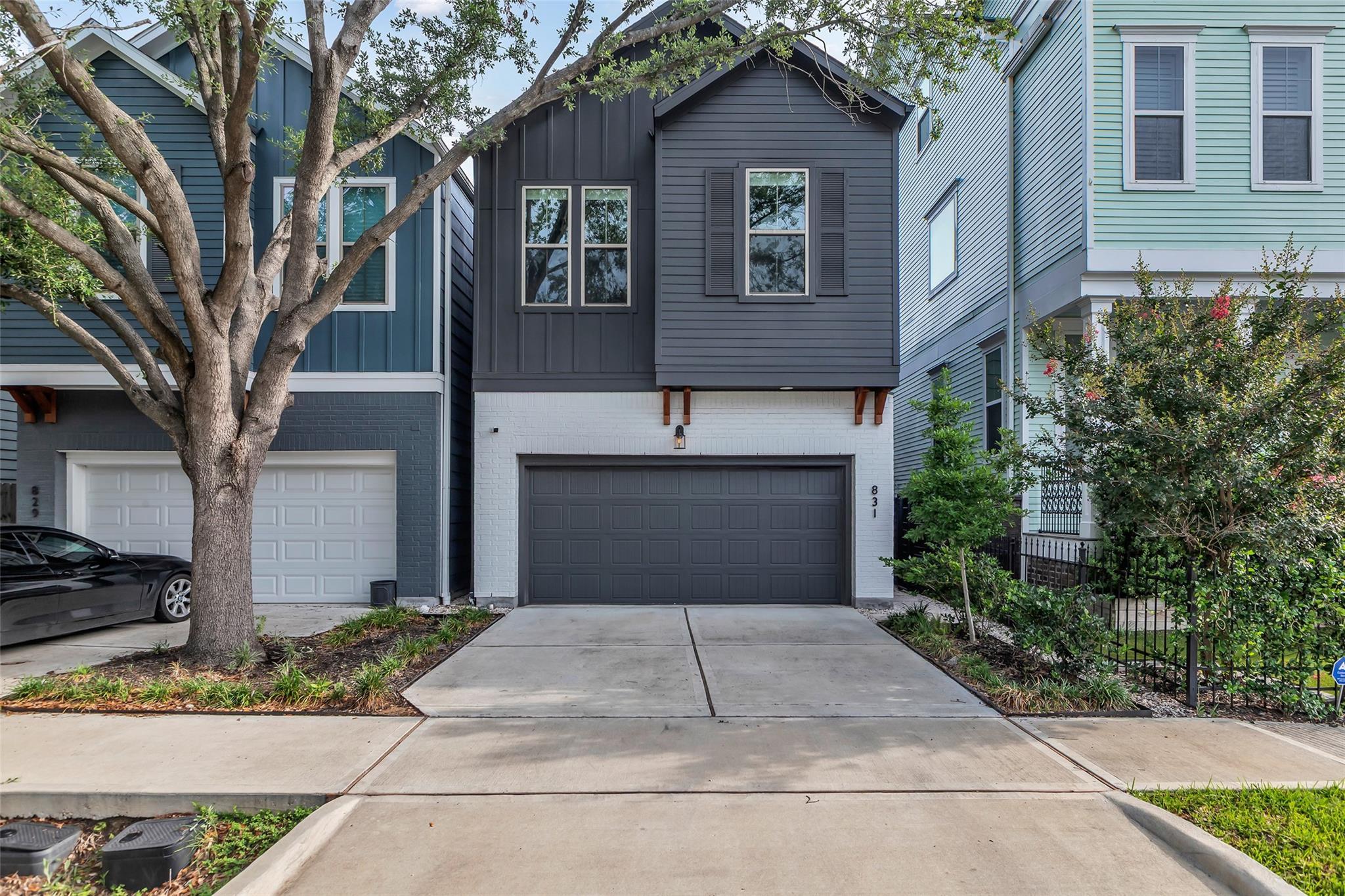 Property Photo: 831 E 26th Street TX 77009