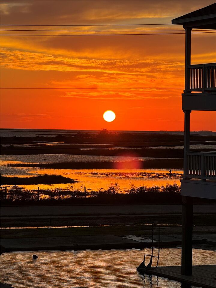 Property Photo:  16710 Tahiti Way  TX 77554 