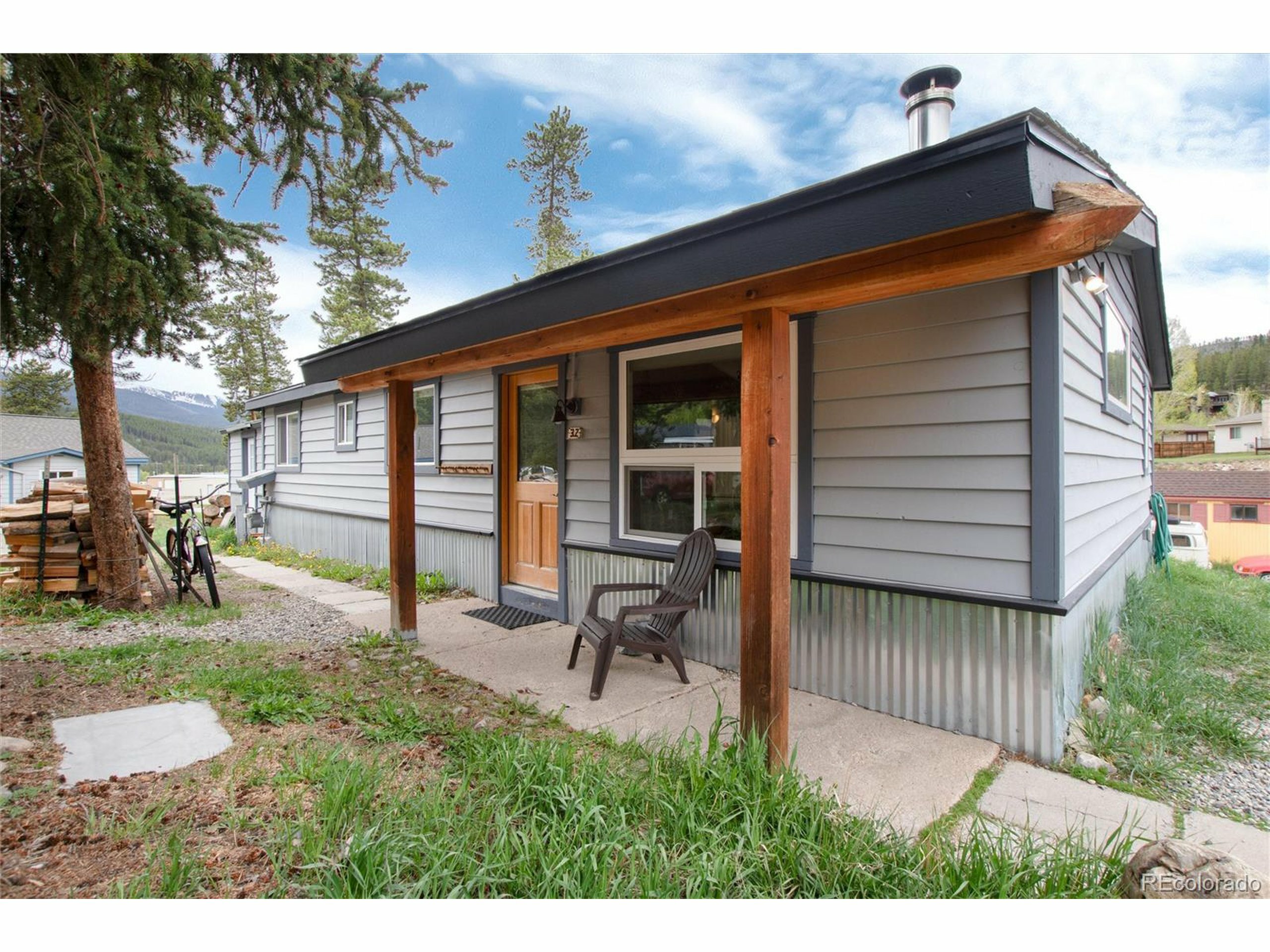 Property Photo: 32 Magnum Bonum Dr CO 80424