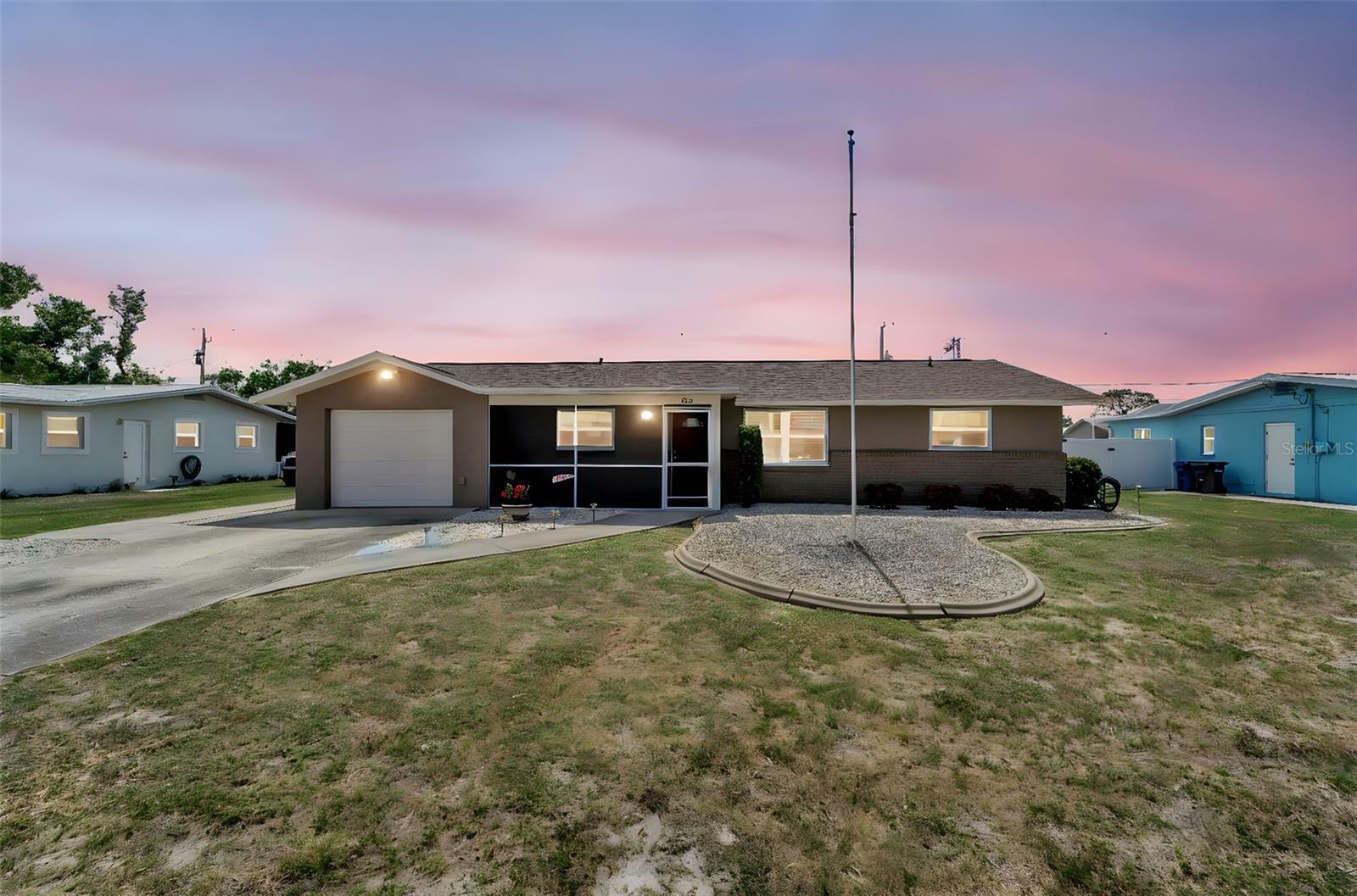 Property Photo: 260 Venice East Boulevard FL 34293