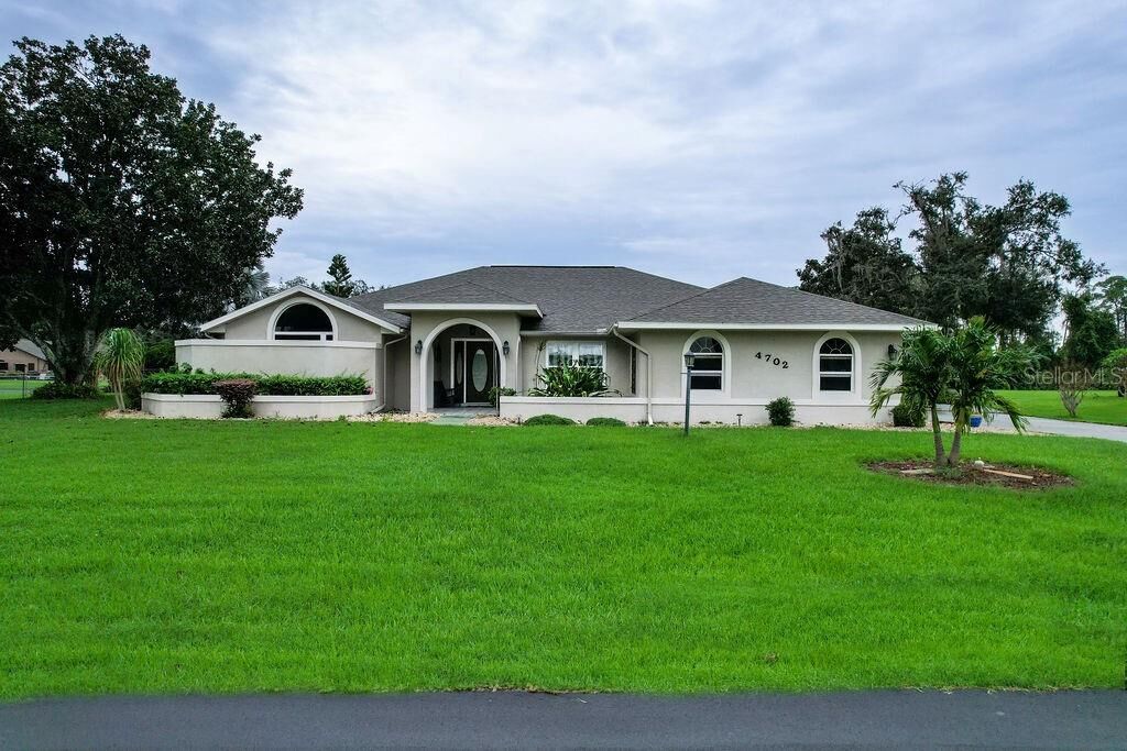 Property Photo:  4702 Duffer Loop  FL 33872 