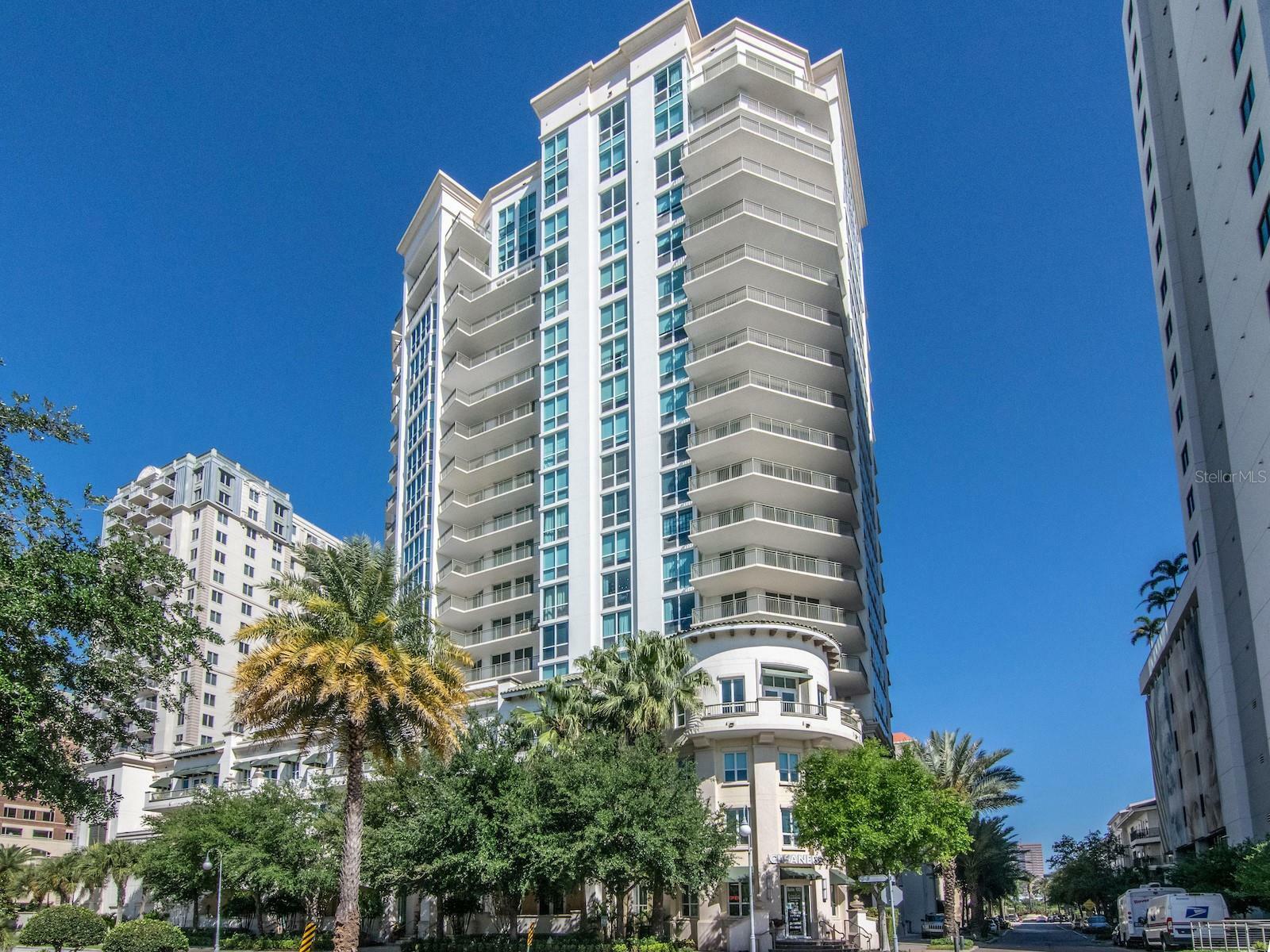 Property Photo: 450 Knights Run Avenue 1003 FL 33602