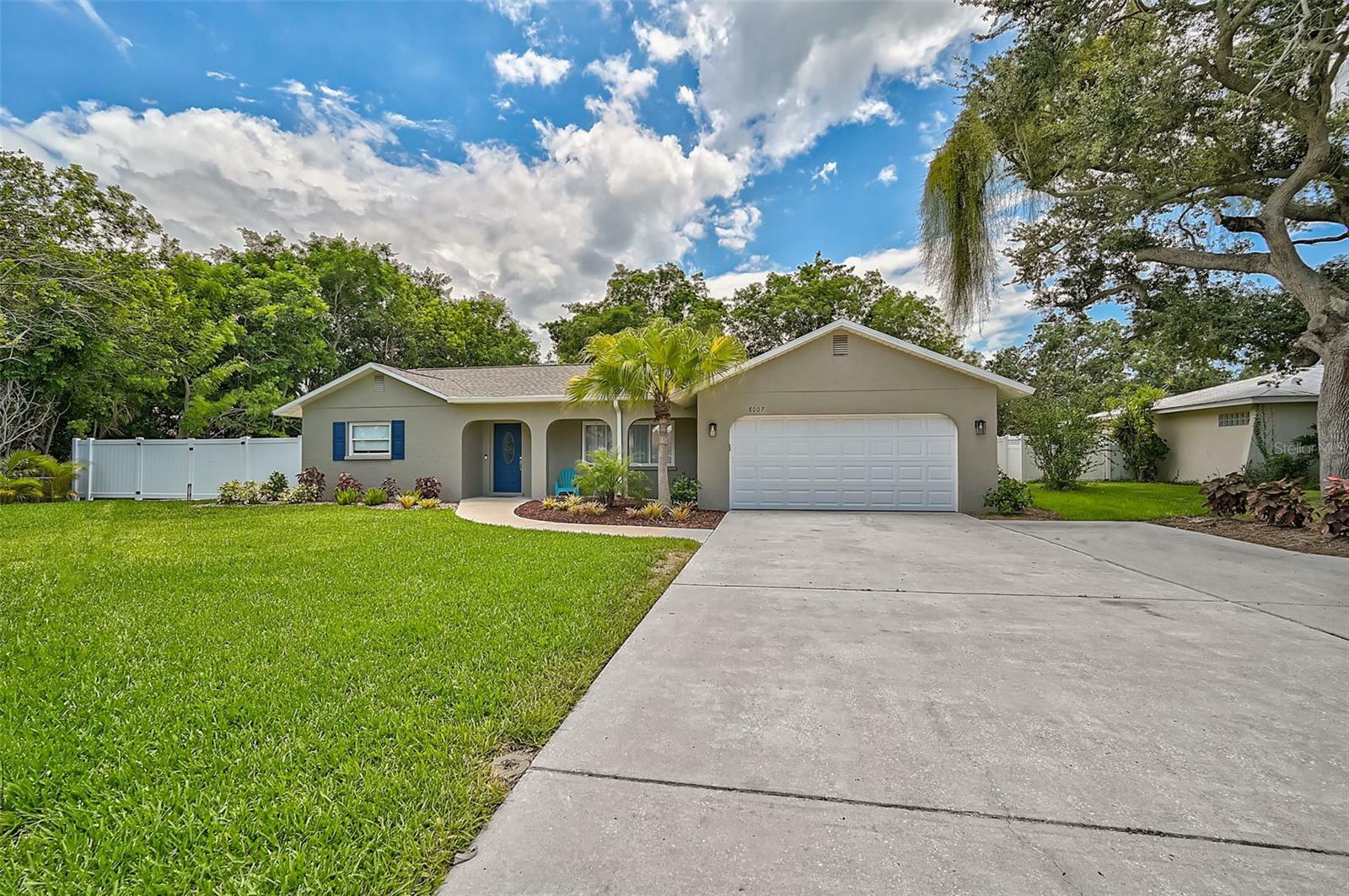 Property Photo: 8007 17th Avenue NW FL 34209