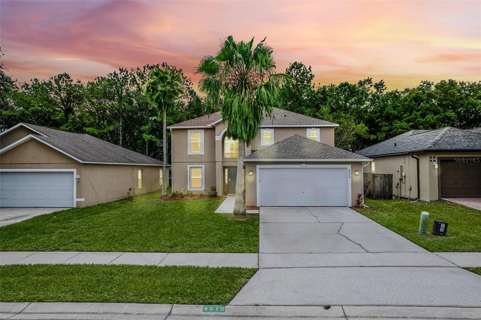 Property Photo: 4519 Willamette Circle FL 32826