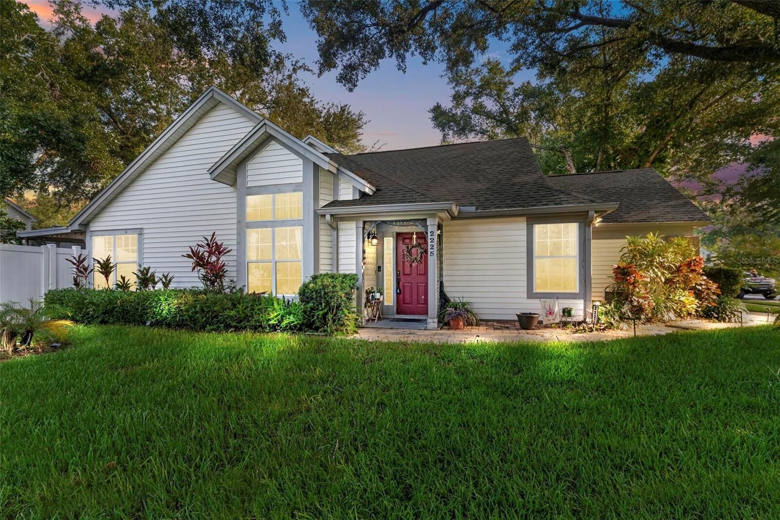 Property Photo: 2225 Maryday Court FL 32812
