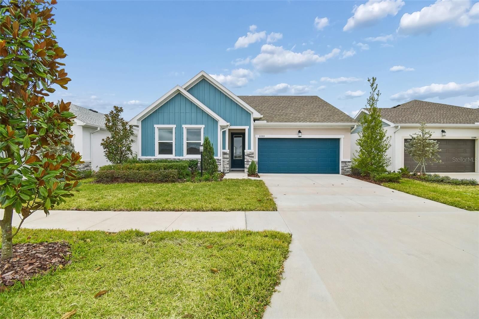 Property Photo:  11313 Hardwood Hammock Lane  FL 33569 