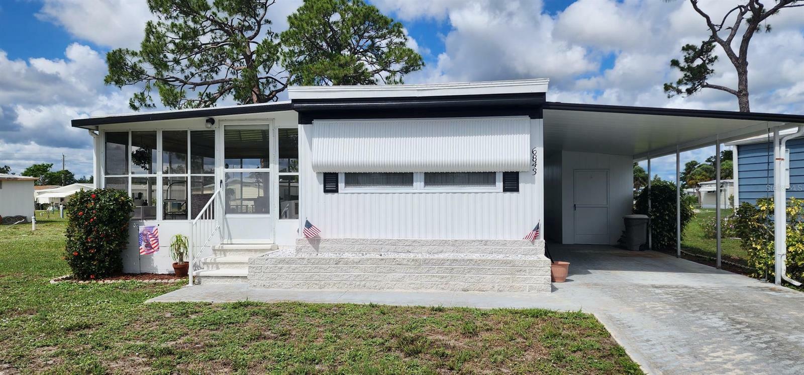 Property Photo: 6843 Amoko Court FL 34287
