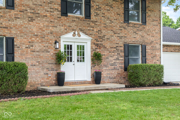 Property Photo:  1127 Junco Drive  IN 47203 