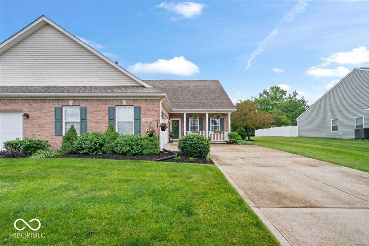 Property Photo: 1905 Persimmon Grove Drive IN 46234