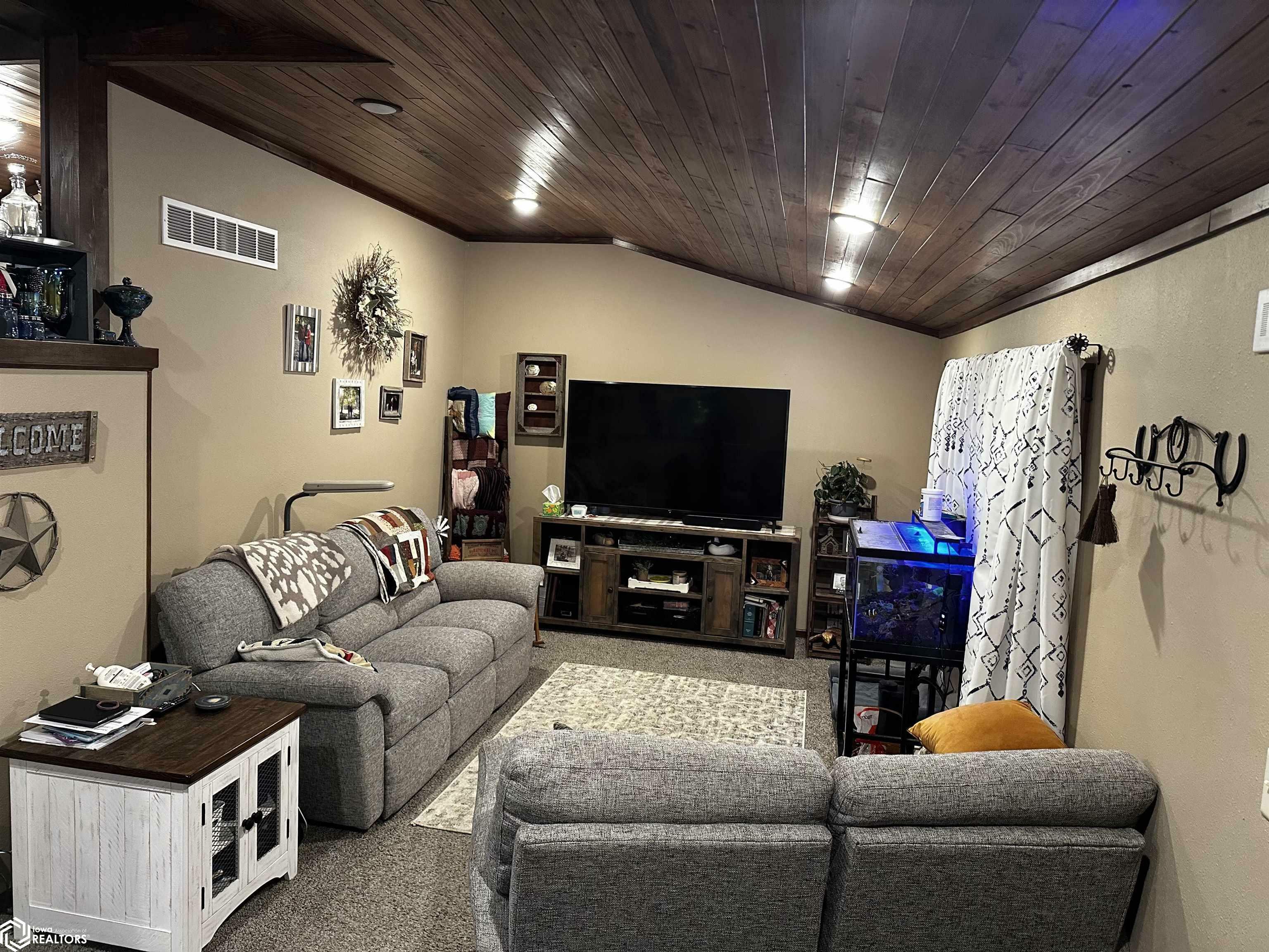 Property Photo: 1820 S Coolidge Ave IA 50401